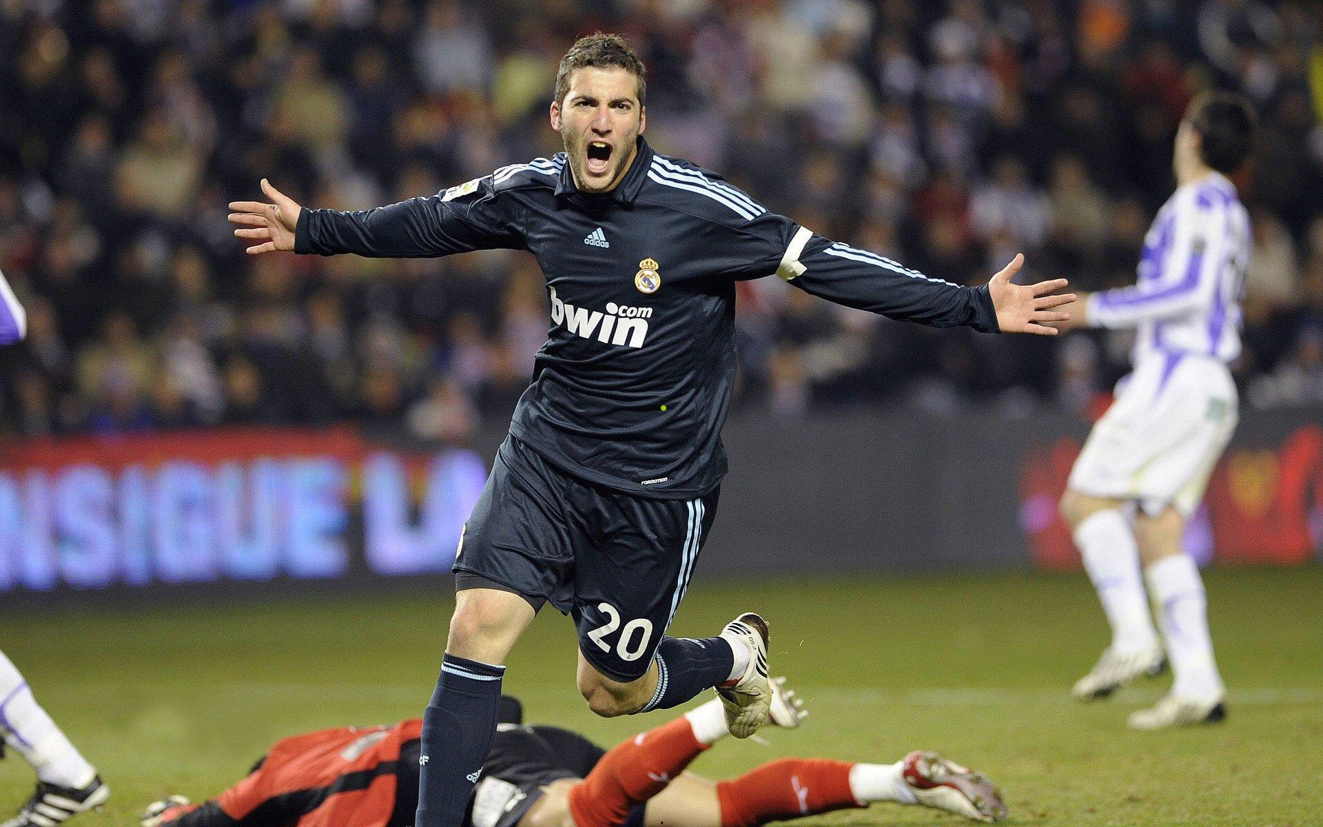 曼联豪掷跑车+王牌承诺截胡新梅西，10后天才引英超三强暗战