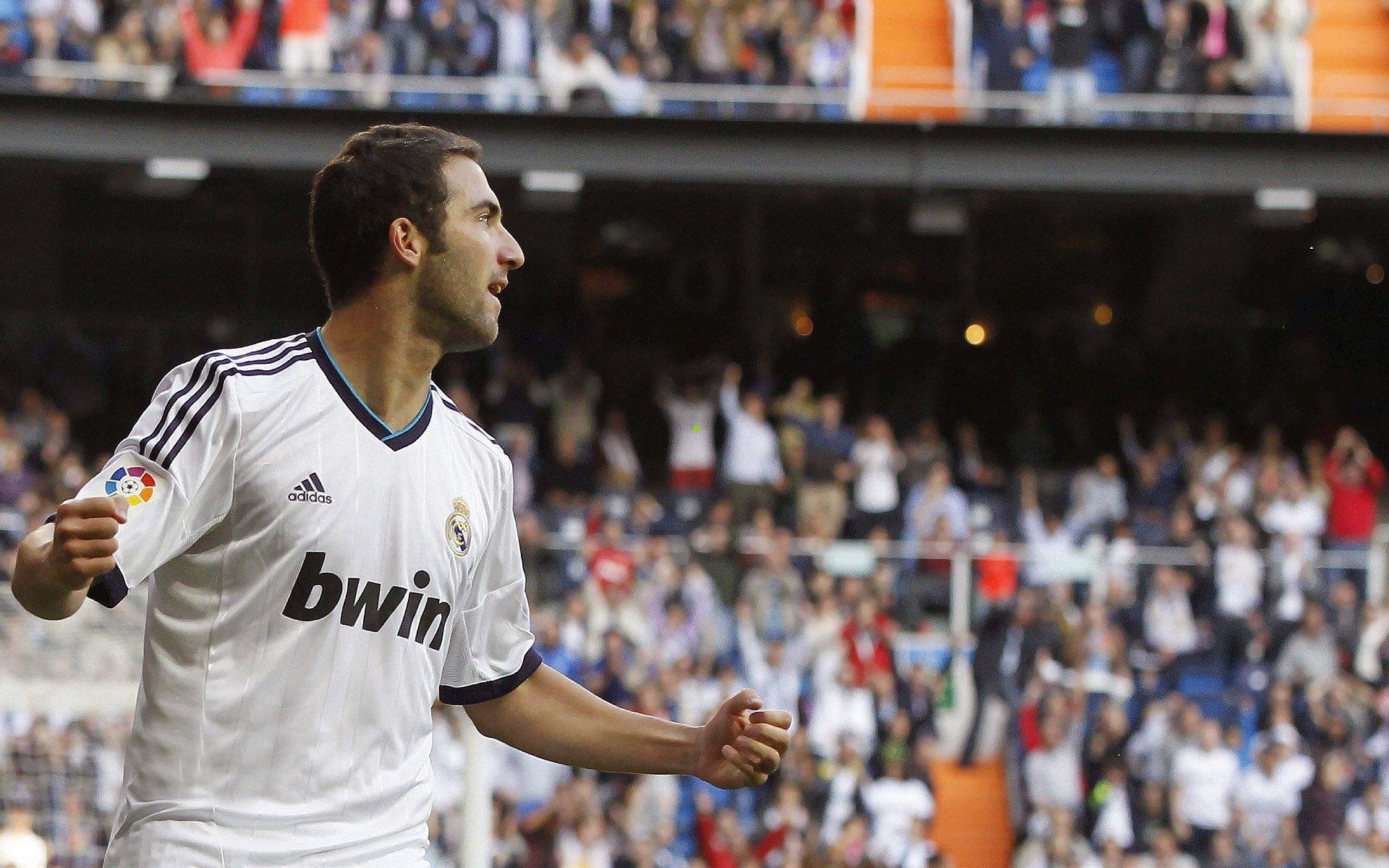 师徒密谈三分钟引关注 安帅训练前与维尼修斯深度交流释放何种信号?